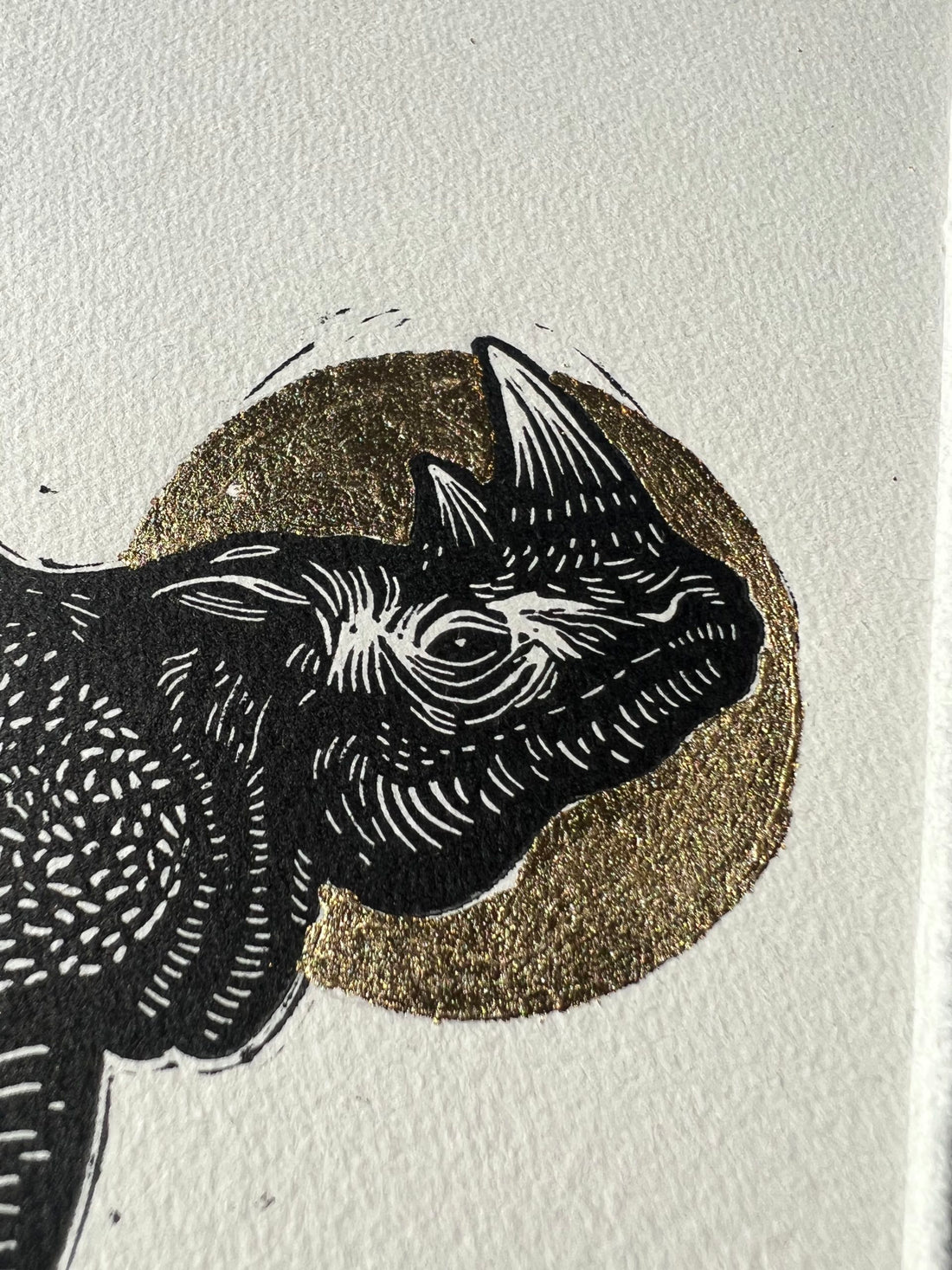 "Rhinoceros” hoja de oro