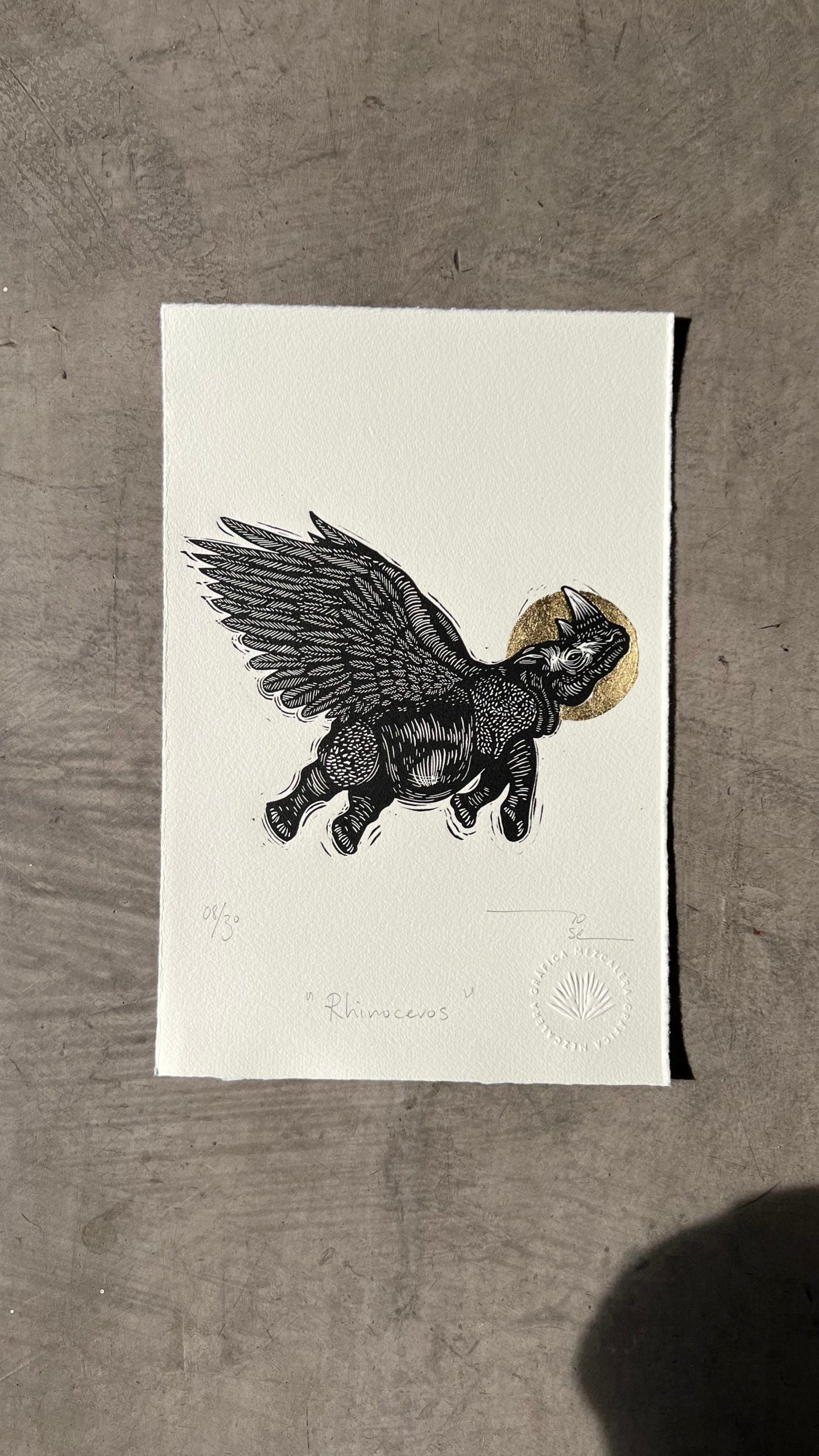 "Rhinoceros” hoja de oro