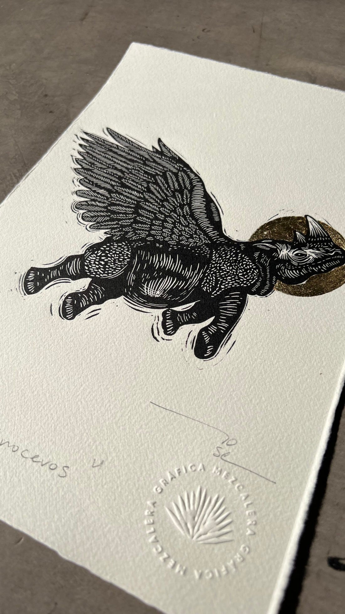 "Rhinoceros” hoja de oro