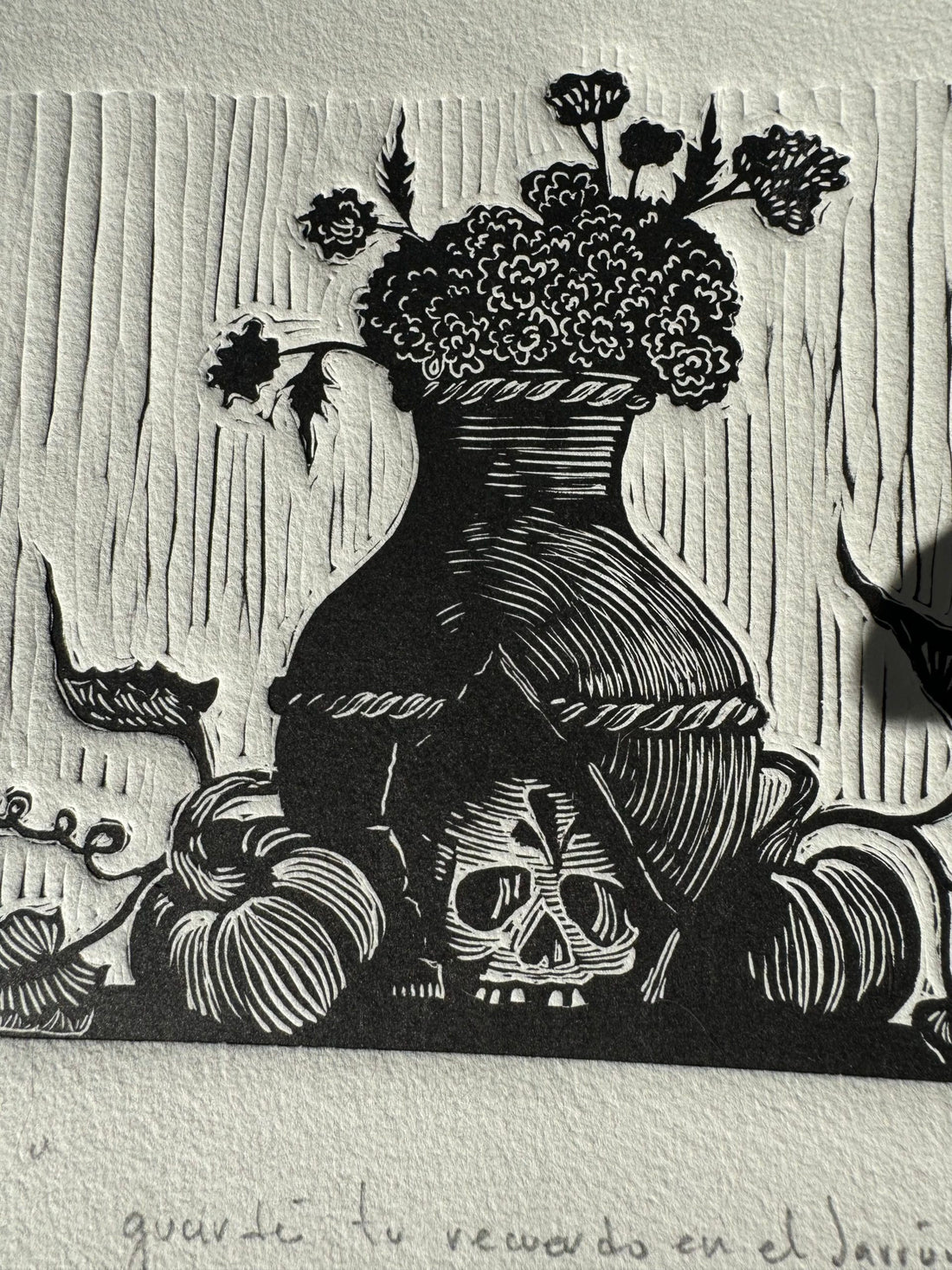 Guardé tu recuerdo en el jarrón