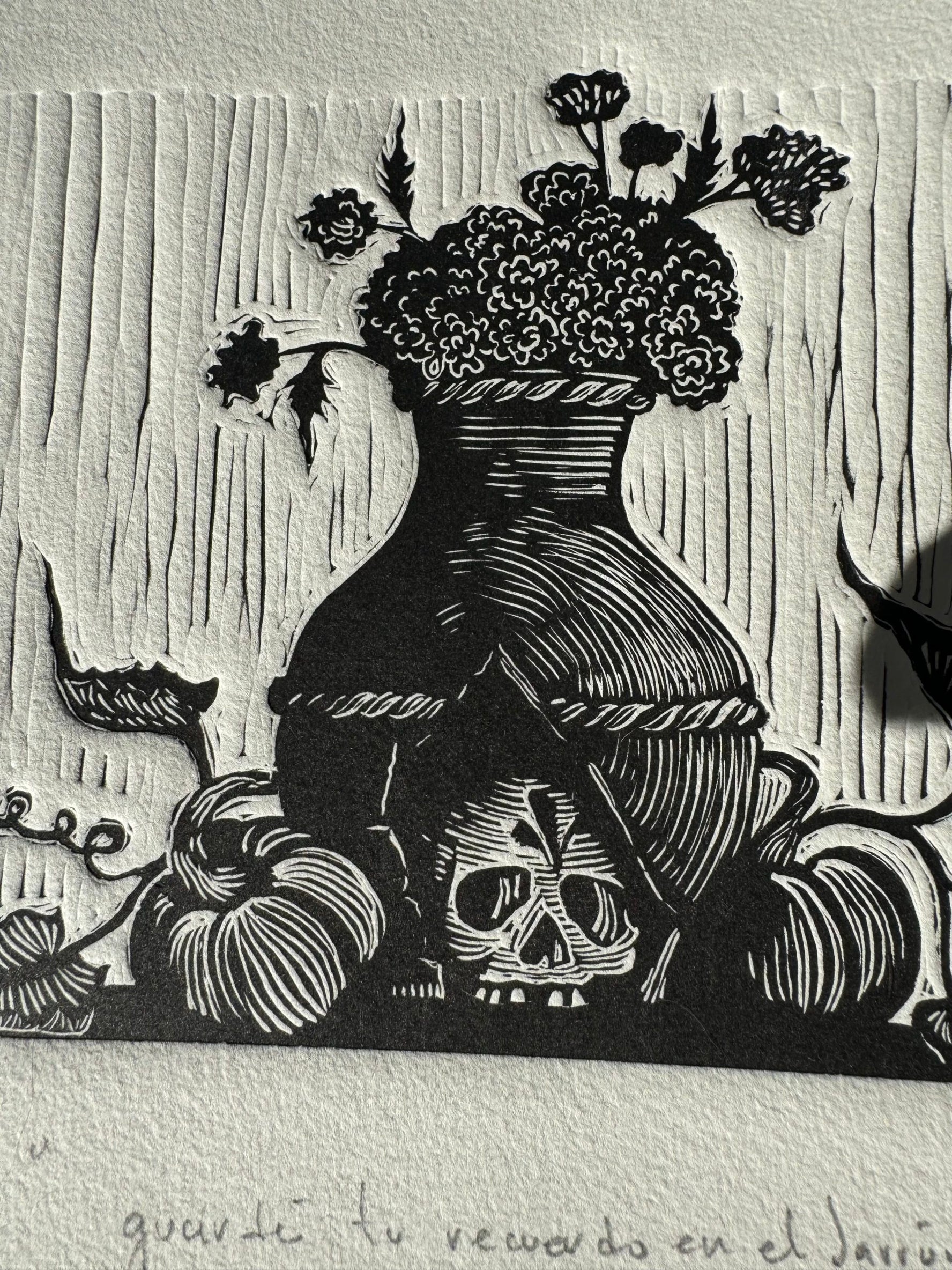 Guardé tu recuerdo en el jarrón